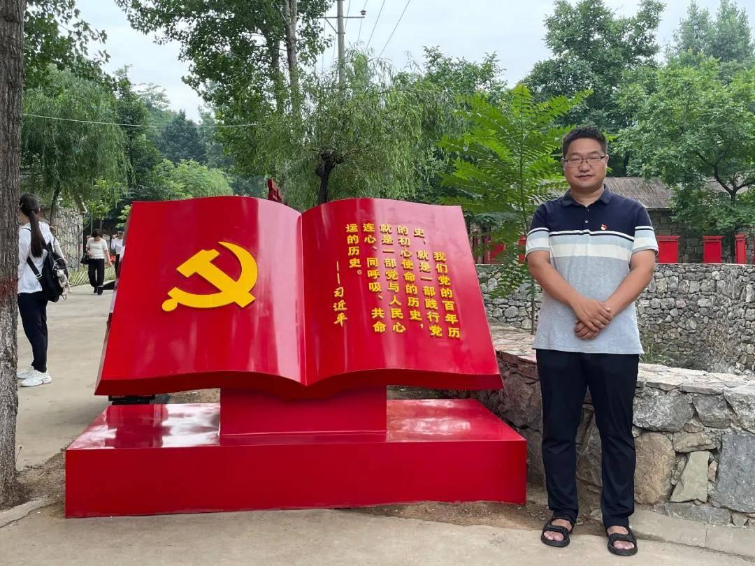 马化腾登台演唱粤语歌,同款红毛衣火了!79.99元包邮?网友热议……